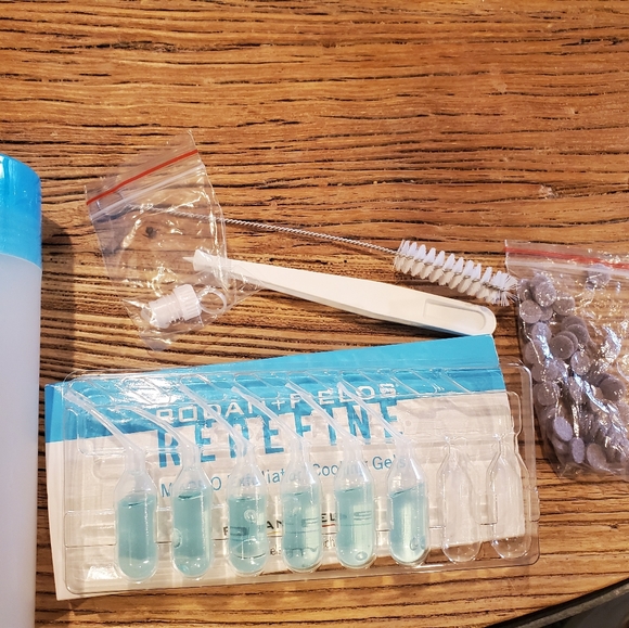 Rodan + Fields Supplies - Picture 2 of 2